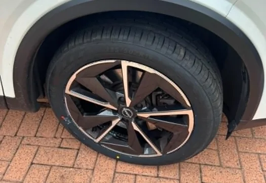 Tyre fitting work